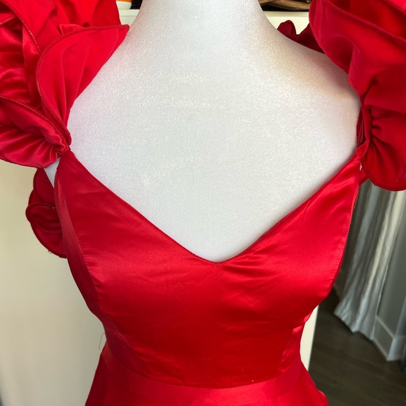 NWT. B Darlin's gorgeous satin red gown with pockets - Picture 15 of 15